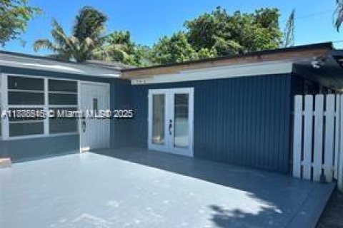 Commercial property in Fort Lauderdale, Florida 1 bedroom, 199.18 sq.m. № 1942333 - photo 1
