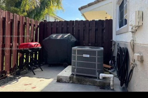 Touwnhouse à vendre à Homestead, Floride: 3 chambres, 153.94 m2 № 2183466 - photo 14