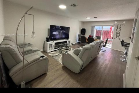 Touwnhouse à vendre à Homestead, Floride: 3 chambres, 153.94 m2 № 2183466 - photo 4