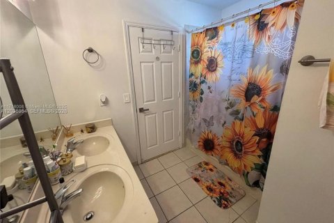 Touwnhouse à vendre à Homestead, Floride: 3 chambres, 153.94 m2 № 2183466 - photo 11