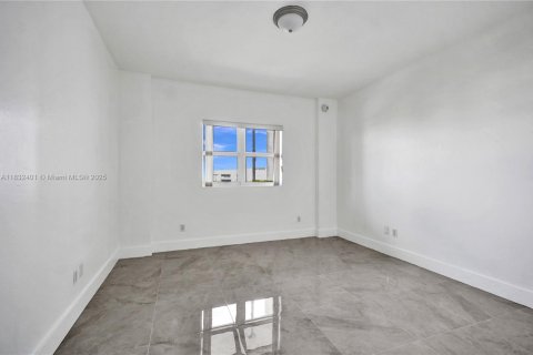 Condo in North Miami, Florida, 3 bedrooms № 1935760 - photo 11
