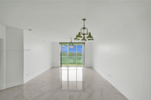 Condo in North Miami, Florida, 3 bedrooms № 1935760 - photo 25