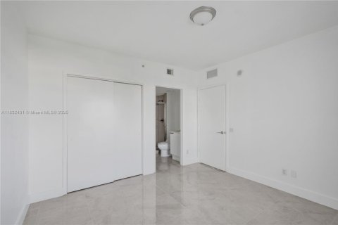 Condo in North Miami, Florida, 3 bedrooms № 1935760 - photo 22