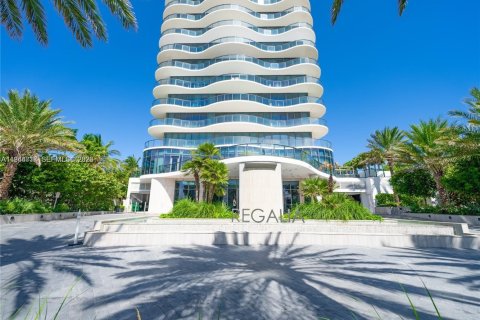 Кондоминиум с 4 спальнями в Санни-Айлс-Бич, Флорида № 2001955