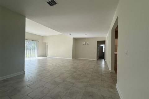 House in Four Corners, Florida 4 bedrooms, 238.85 sq.m. № 1919657 - photo 12