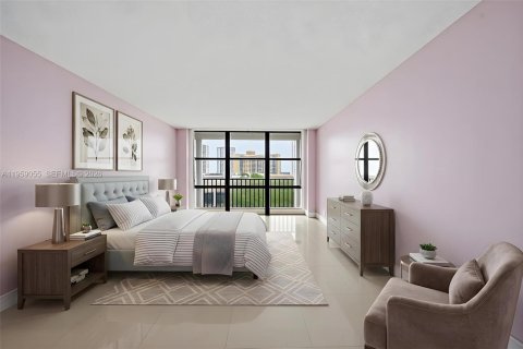 Condo in Hallandale Beach, Florida, 1 bedroom  № 2018062 - photo 15