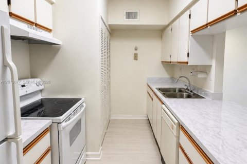 Copropriété à louer à Hialeah, Floride: 1 chambre, 82.4 m2 № 2307432 - photo 3