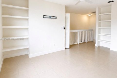 Copropriété à louer à Hialeah, Floride: 1 chambre, 82.4 m2 № 2307432 - photo 4