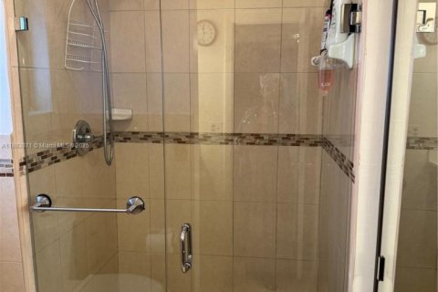 Townhouse in Miramar, Florida 3 bedrooms, 96.62 sq.m. № 1929986 - photo 14