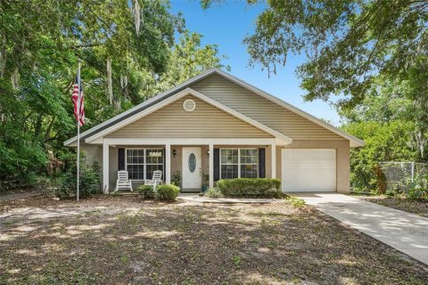 House in Eustis, Florida 3 bedrooms, 111.48 sq.m. № 2100088