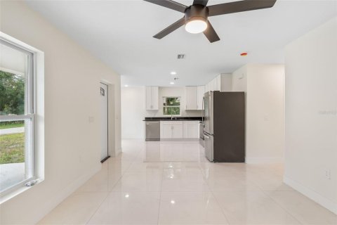 Casa en venta en Port Charlotte, Florida, 3 dormitorios, 97.18 m2 № 1813398 - foto 7