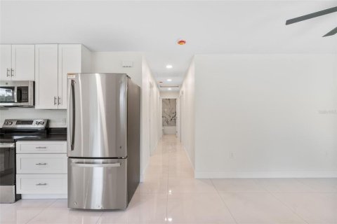 Casa en venta en Port Charlotte, Florida, 3 dormitorios, 97.18 m2 № 1813398 - foto 12