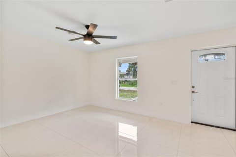 Casa en venta en Port Charlotte, Florida, 3 dormitorios, 97.18 m2 № 1813398 - foto 10
