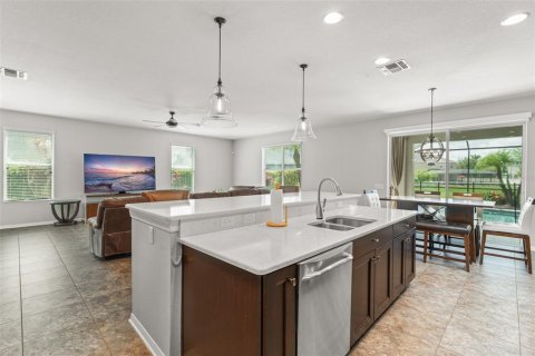 House in Tampa, Florida 4 bedrooms, 479.38 sq.m. № 1797982 - photo 24