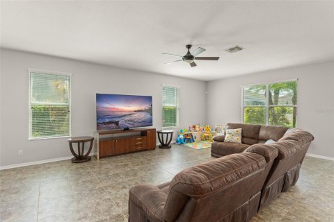 House in Tampa, Florida 4 bedrooms, 479.38 sq.m. № 1797982 - photo 17