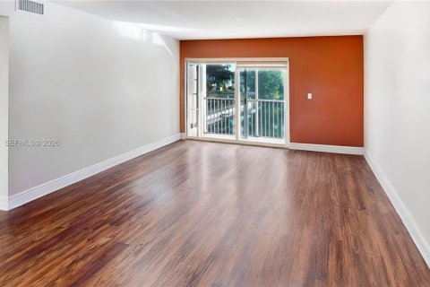 Купить кондоминиум в Катлер-Бей, Флорида 2 спальни, 110.74м2, № 2063037 - фото 10