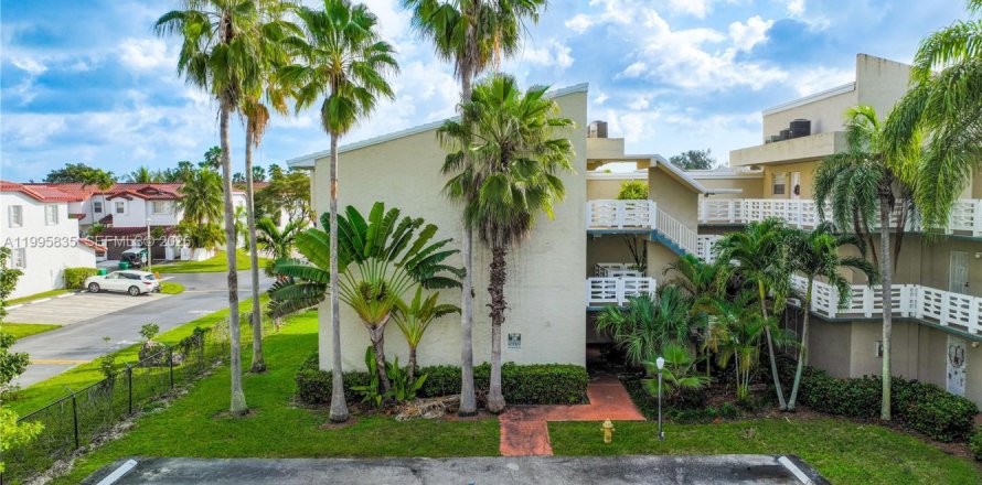 Кондоминиум с 2 спальнями в Катлер-Бей, Флорида № 2063037