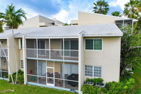 Купить кондоминиум в Катлер-Бей, Флорида 2 спальни, 110.74м2, № 2063037 - фото 2