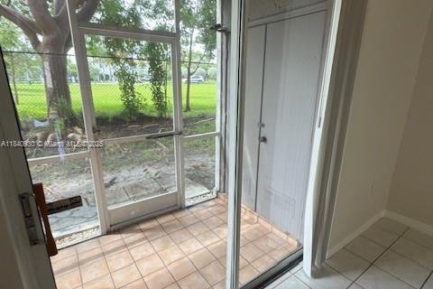 Condominio en alquiler en Miami, Florida, 2 dormitorios, 84.73 m2 № 1830410 - foto 7