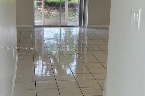 Condominio en alquiler en Miami, Florida, 2 dormitorios, 84.73 m2 № 1830410 - foto 1