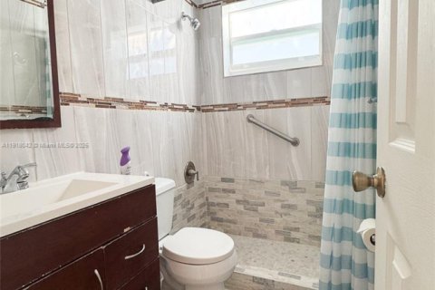 Villa ou maison à vendre à Hollywood, Floride: 3 chambres, 125.42 m2 № 1972044 - photo 12