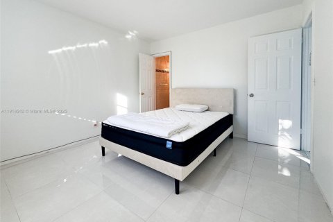 Villa ou maison à vendre à Hollywood, Floride: 3 chambres, 125.42 m2 № 1972044 - photo 8