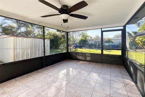 Villa ou maison à vendre à Hollywood, Floride: 3 chambres, 125.42 m2 № 1972044 - photo 18