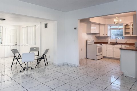 Villa ou maison à vendre à Hollywood, Floride: 3 chambres, 125.42 m2 № 1972044 - photo 6