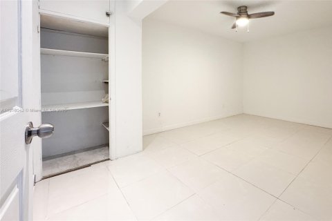 Villa ou maison à vendre à Hollywood, Floride: 3 chambres, 125.42 m2 № 1972044 - photo 14