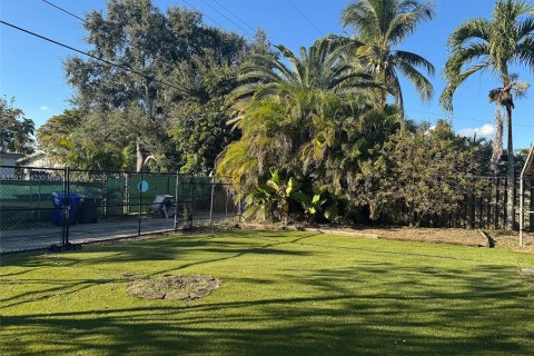 Villa ou maison à vendre à Hollywood, Floride: 3 chambres, 125.42 m2 № 1972044 - photo 2