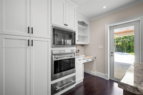 Снять в аренду виллу или дом в Майами, Флорида 4 спальни, 349.03м2, № 1923197 - фото 7