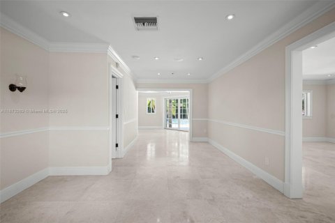 Снять в аренду виллу или дом в Майами, Флорида 4 спальни, 349.03м2, № 1923197 - фото 3