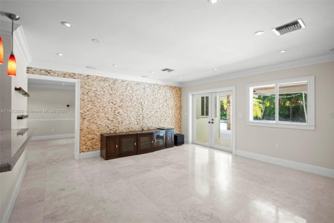 Снять в аренду виллу или дом в Майами, Флорида 4 спальни, 349.03м2, № 1923197 - фото 16