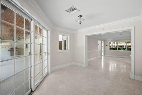 Снять в аренду виллу или дом в Майами, Флорида 4 спальни, 349.03м2, № 1923197 - фото 5