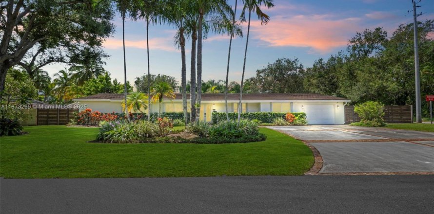 Дом в Майами, Флорида 4 спальни, 349.03м2 № 1923197