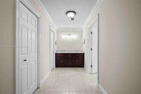 Снять в аренду виллу или дом в Майами, Флорида 4 спальни, 349.03м2, № 1923197 - фото 20