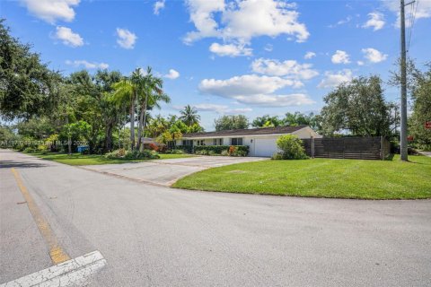 Снять в аренду виллу или дом в Майами, Флорида 4 спальни, 349.03м2, № 1923197 - фото 2