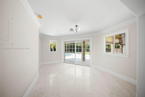 Снять в аренду виллу или дом в Майами, Флорида 4 спальни, 349.03м2, № 1923197 - фото 4