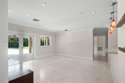 Снять в аренду виллу или дом в Майами, Флорида 4 спальни, 349.03м2, № 1923197 - фото 14