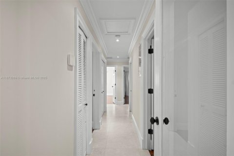 Снять в аренду виллу или дом в Майами, Флорида 4 спальни, 349.03м2, № 1923197 - фото 26