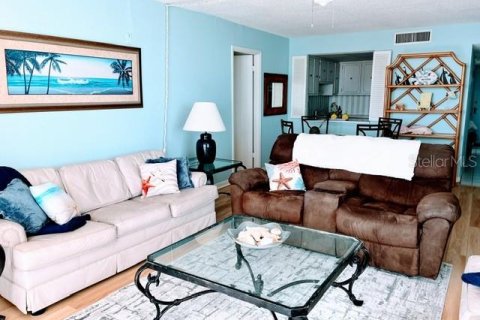 Condo in Daytona Beach, Florida, 2 bedrooms  № 1670756 - photo 10