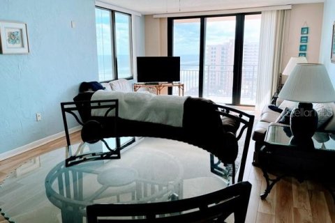 Condo in Daytona Beach, Florida, 2 bedrooms  № 1670756 - photo 7