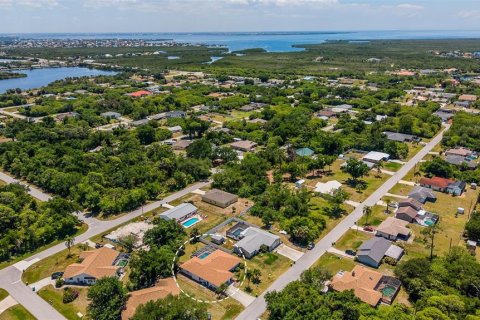 House in Port Charlotte, Florida 3 bedrooms, 179.77 sq.m. № 2142616 - photo 3