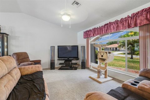 House in Port Charlotte, Florida 3 bedrooms, 179.77 sq.m. № 2142616 - photo 7