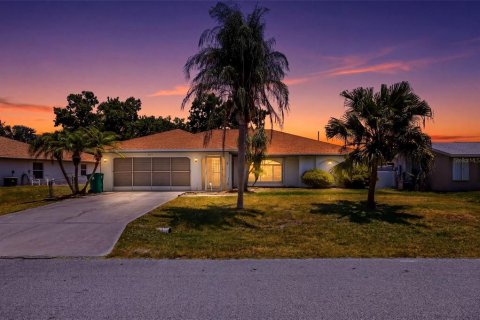 House in Port Charlotte, Florida 3 bedrooms, 179.77 sq.m. № 2142616 - photo 2