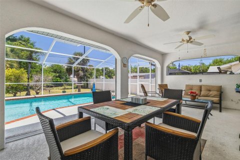 House in Port Charlotte, Florida 3 bedrooms, 179.77 sq.m. № 2142616 - photo 5