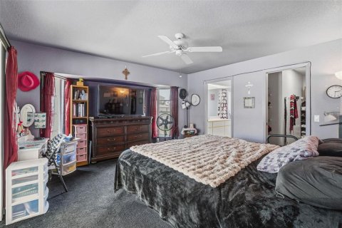 House in Port Charlotte, Florida 3 bedrooms, 179.77 sq.m. № 2142616 - photo 23