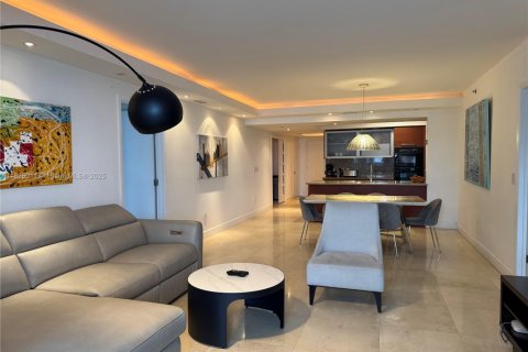 Condo in Hallandale Beach, Florida, 3 bedrooms  № 1962655 - photo 9