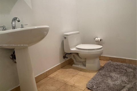 Condo in Hallandale Beach, Florida, 3 bedrooms  № 1962655 - photo 22