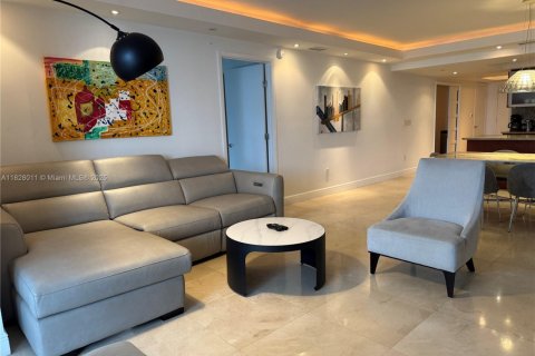 Condo in Hallandale Beach, Florida, 3 bedrooms  № 1962655 - photo 10